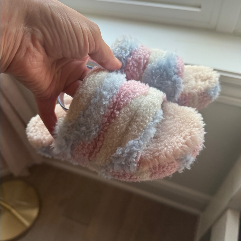 Girls UGG Fuzzy Slippers